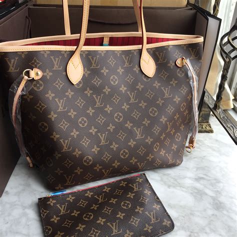 lv neverfull inside